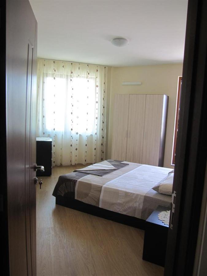 Rayski Zalez Pomorie Luaran gambar